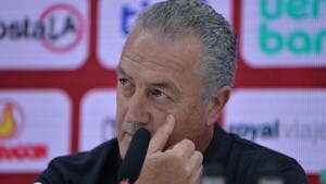 Lo que Carlos Bilardo le dijo a Gustavo Alfaro
