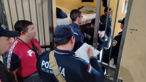 Villarrica: Comitiva fiscal allana celda del presunto feminicida de María Fernanda