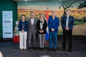 ueno bank y 脷ltima Hora reafirman su compromiso con la educaci贸n a trav茅s de la entrega de libros