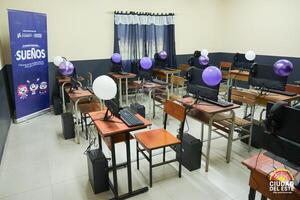 Mediante una alianza público-privada, escuela equipa laboratorio de informática - La Clave
