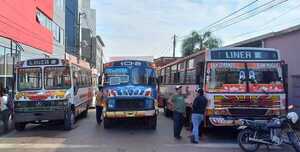 Buses internos bloquearon tránsito frente a Municipalidad de San Lorenzo - San Lorenzo Hoy