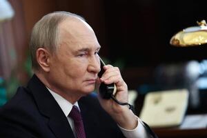 La paz en Ucrania centra el primer contacto telefónico entre Putin y el papa León XIV - Mundo - ABC Color