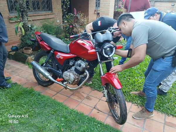 Encuentran motocicleta que utilizaron para trasladar a María Fernanda - trece