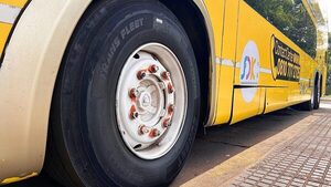 MOPC autoriza uso de neumáticos súper anchos en buses - 1000 Noticias