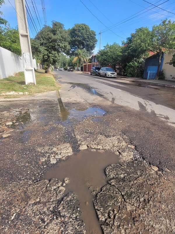 Baches y cráteres en Lambaré - Crónicas Ciudadanas - ABC Color