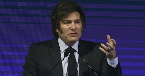 Argentina exige un seguro de salud obligatorio para los extranjeros, pero el Gobierno reconoce que aún no habló con Milei