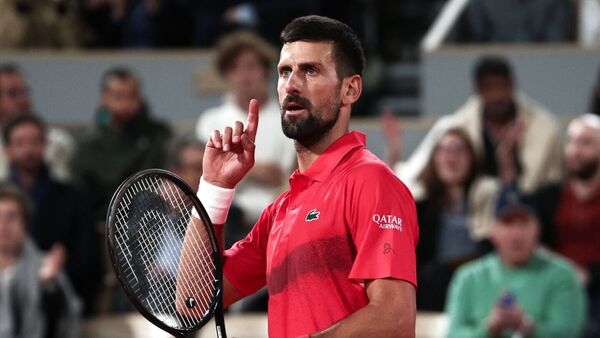 Djokovic remonta y se mete a las semifinales de Roland Garros