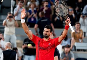 Versus / Djokovic elimina a Zverev y desafiará a Sinner en 'semis' de Roland Garros