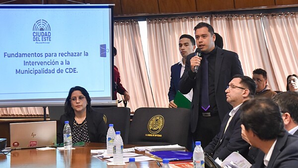 Prieto dice que titular de la CGR miente y deja pruebas a diputados