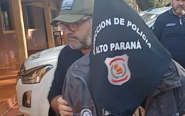 Imputan y piden prisión para joven que amenazó a una adolescente por WhatsApp - Noticiero Paraguay