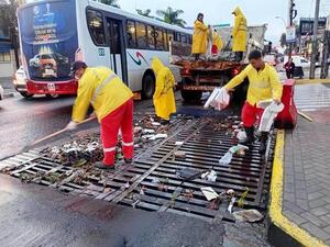 Cuadrillas de Aseo Urbano intensifican limpieza de rejillas tras tormentas y raudales