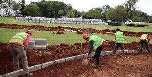 Verifican avances en sitio de obras de la futura Planta Solar Flotante de ITAIPU