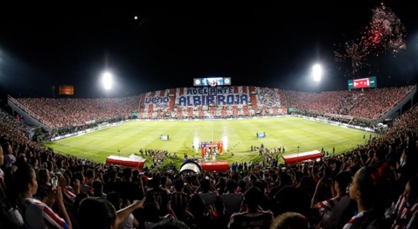 Frío moderado y lluvias aisladas durante el partido de la Albirroja