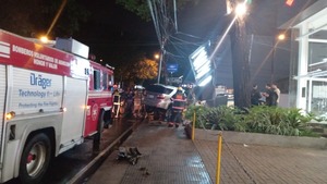Una conductora ebria terminó impactando contra una columna y otros tres vehículos - 1000 Noticias
