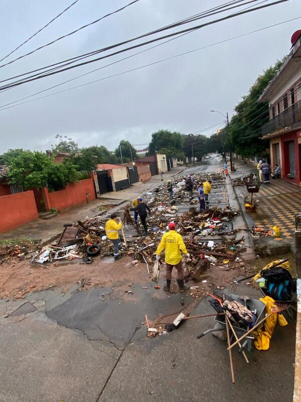 Tras temporal, retiran gran cantidad de basura en Asunción | Unicanal