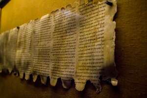 IA especializada revela que los Manuscritos del Mar Muerto son más antiguos de lo estimado - Ciencia - ABC Color