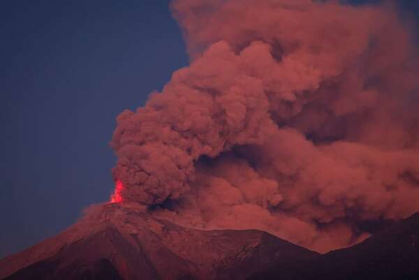 Volcán de fuego aumenta su actividad y Guatemala emite alerta naranja - Mundo - ABC Color