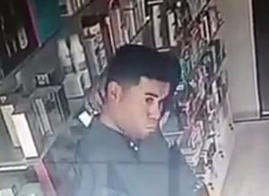 Captan a un policía en presunto robo de perfume - 1000 Noticias