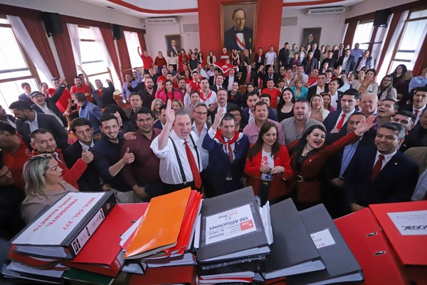 Alto Paraná entrega 16.000 nuevas afiliaciones al Partido Colorado - ADN Digital