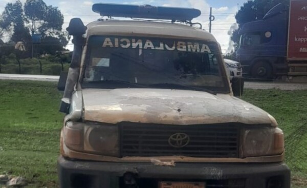 Ambulancia choca a raíz de un desperfecto mecánico