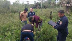 Allanan vivienda en Yvy Pohyi, recuperan notebook robada y detienen a hombre con orden de captura - Policiales - ABC Color