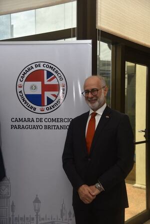 Visita de enviado británico reunió a líderes locales en Asunción - Sociales - ABC Color