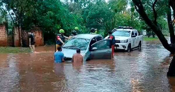La Nación / CDE: caos por tanta agua