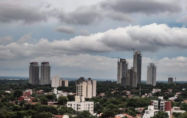Viernes con clima fresco a cálido y lluvias dispersas