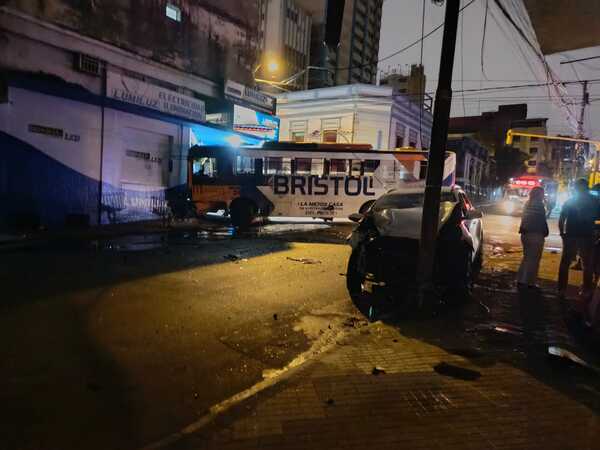 Siniestro vial en pleno centro de Asunción - 1000 Noticias