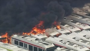 Incendio masivo arrasó con decenas de autobuses en Filadelfia - 1000 Noticias