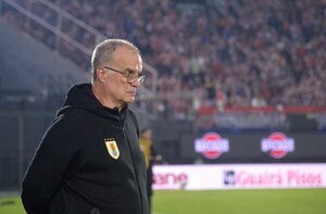 Versus / Bielsa admite su responsabilidad en la derrota de Uruguay ante Paraguay