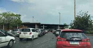 Restricciones de Milei a migrantes generan incertidumbre - La Tribuna
