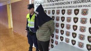 Le pidió el divorcio por WhatsApp y él la agredió frente a sus hijos