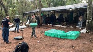 Senad desmantela megaestructura de producción de marihuana en Villa Ygatimí
