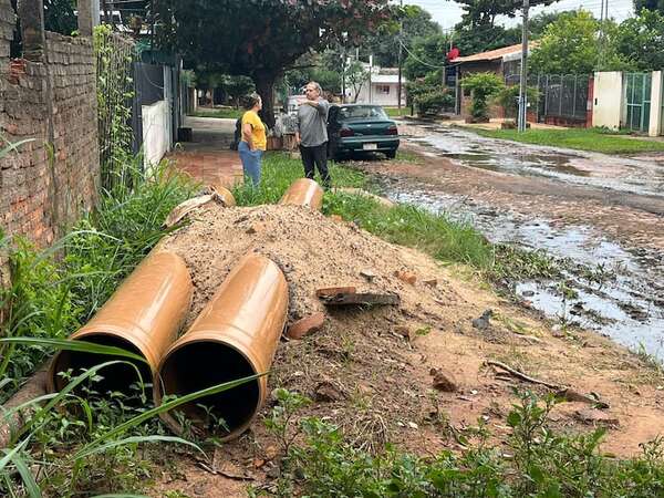 “No hay presupuesto”, la respuesta de la Essap ante reclamos de vecinos en Luque - Nacionales - ABC Color