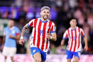 La Albirroja acaricia la puerta del Mundial •