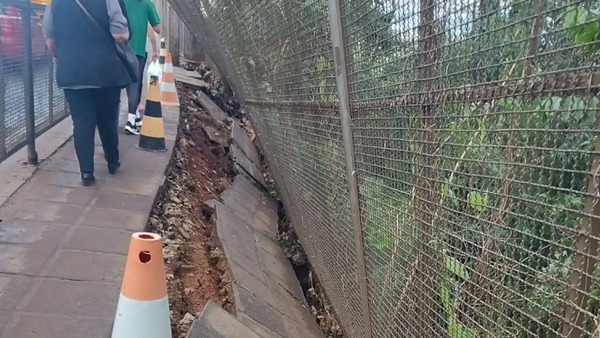 Cierran paso peatonal hacia Brasil tras colapso de vallado en el Puente de la Amistad - ADN Digital