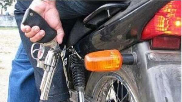 PJC: delincuentes se llevan una moto tras forcejeo con su víctima, una adolescente de 14 años - Nacionales - ABC Color