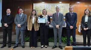 Por impulsar la innovación en el sector Mipymes, Banco Familiar recibe reconocimiento del BCP - Negocios - ABC Color