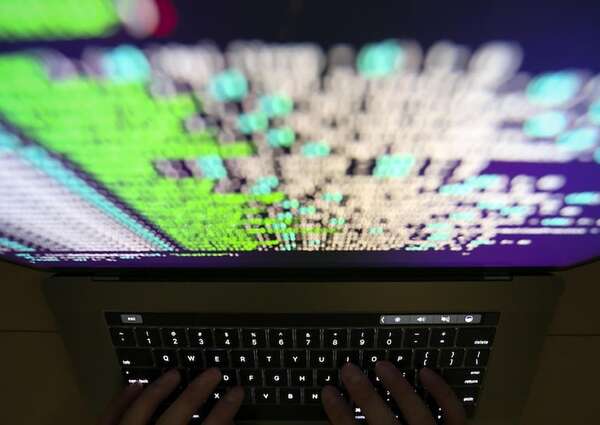 Cae startup que fingía ser IA, pero tenía a 700 indios programando - Tecnología - ABC Color