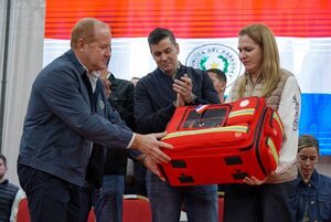 Gobierno de Itapúa entrega equipos médicos e impulsa programas sociales durante visita presidencial