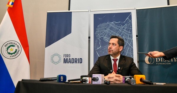 Latorre improvisó una conferencia para promocionar un cumbre de extrema derecha mientras Nenecho iba a defenderse a Diputados