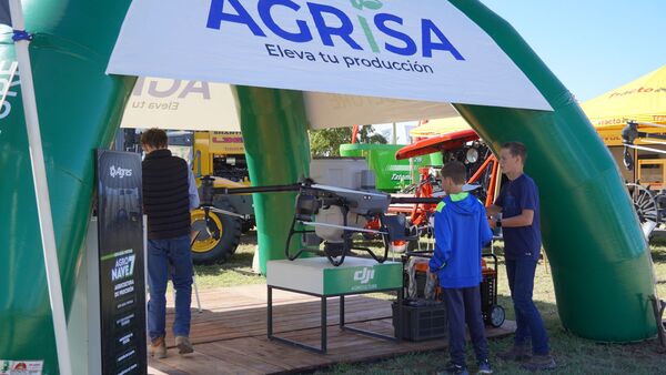 Agrisa llevó a Pioneros el dron T50 para mayor eficiencia en pulverizaciones agrícolas y otros usos