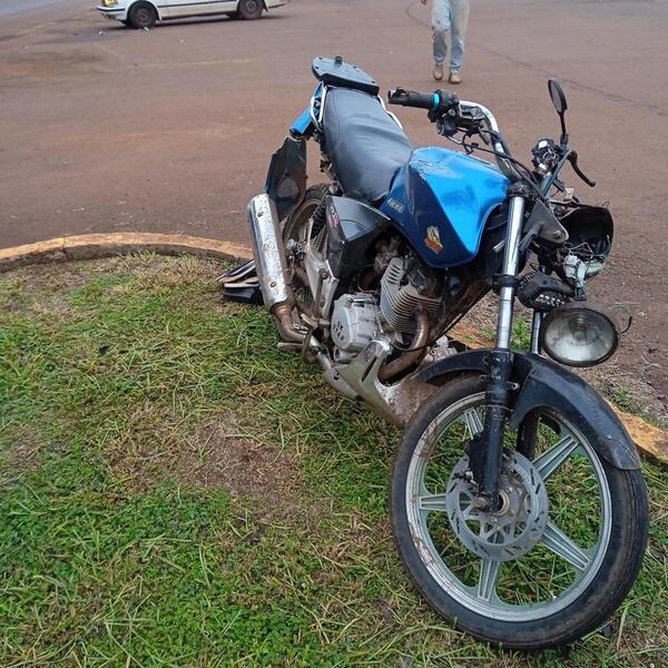 Accidente en Obligado deja a dos motociclistas hospitalizados tras choque con automóvil
