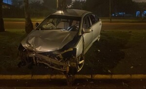Choque contra un árbol deja dos lesionados en San Alberto 