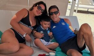 ¡Costas, hasta bikini de Racing le hizo ponerse a su lapa paraguaya!