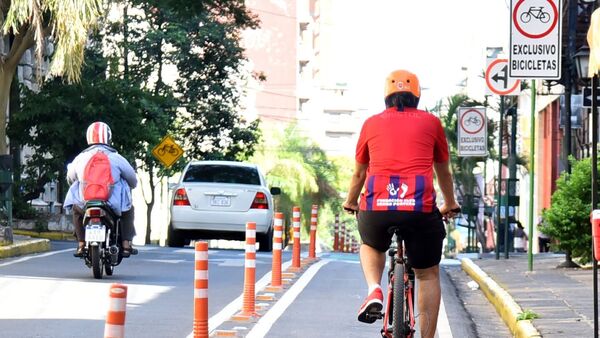 Las multas por estacionar sobre cruces de bicicletas y peatones van hasta casi G. 1 millón