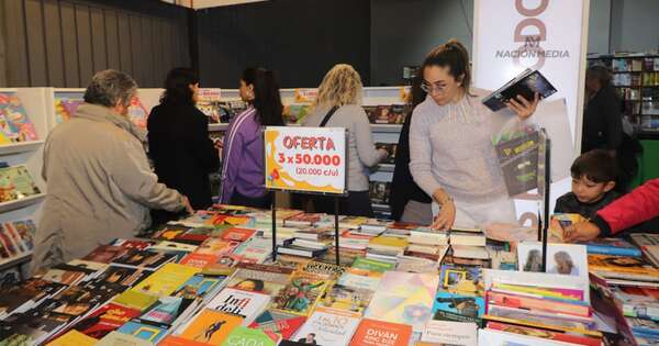 La Nación / Con variada agenda se despide la feria del libro