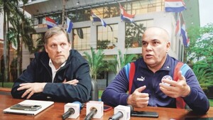 Santi “viaja mucho”: Cartistas le ponen la cruz a embajador francés