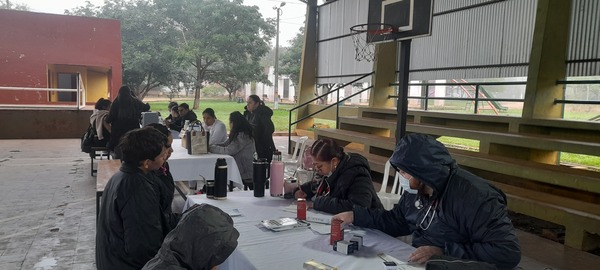 Jornada de atención médica gratuita benefició a familias del barrio San Pedro